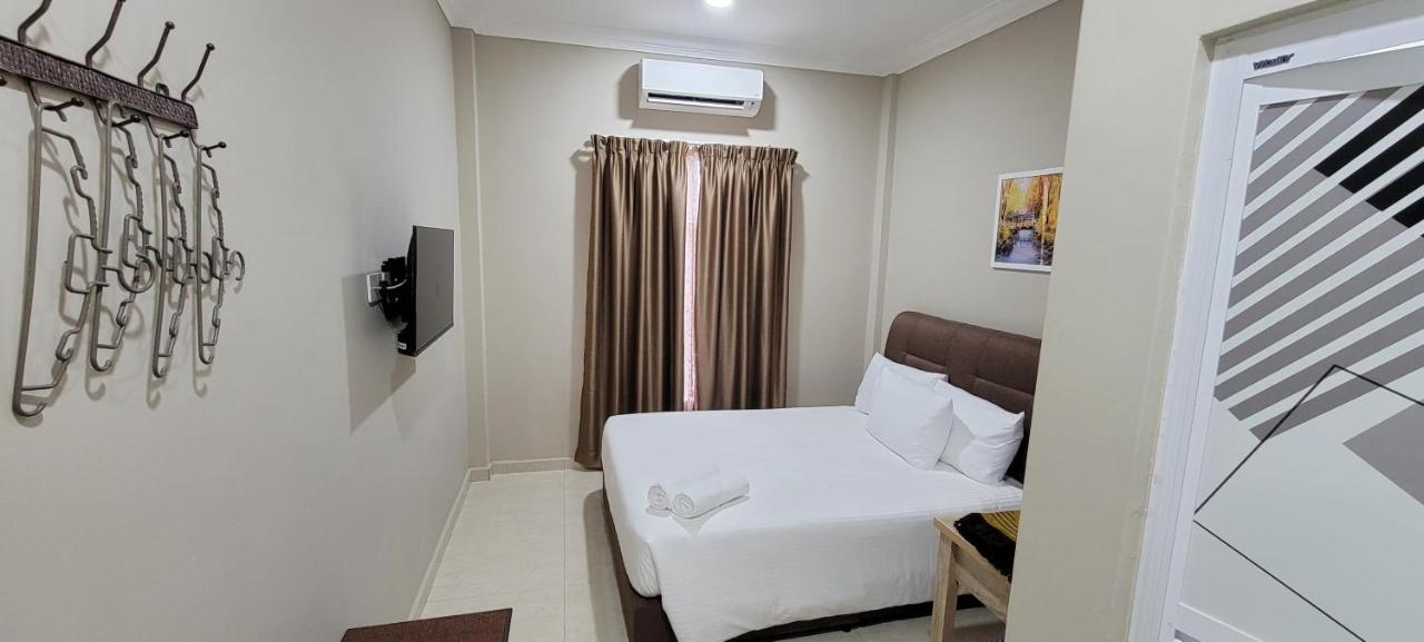 Hotel Shafura 3 Chukai Екстер'єр фото