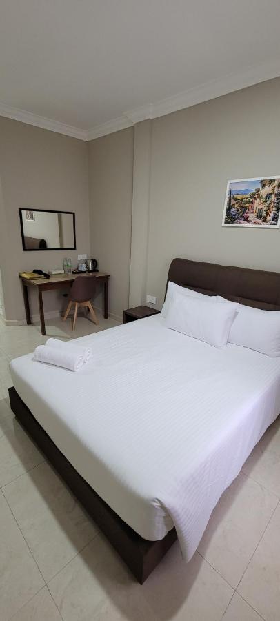 Hotel Shafura 3 Chukai Екстер'єр фото